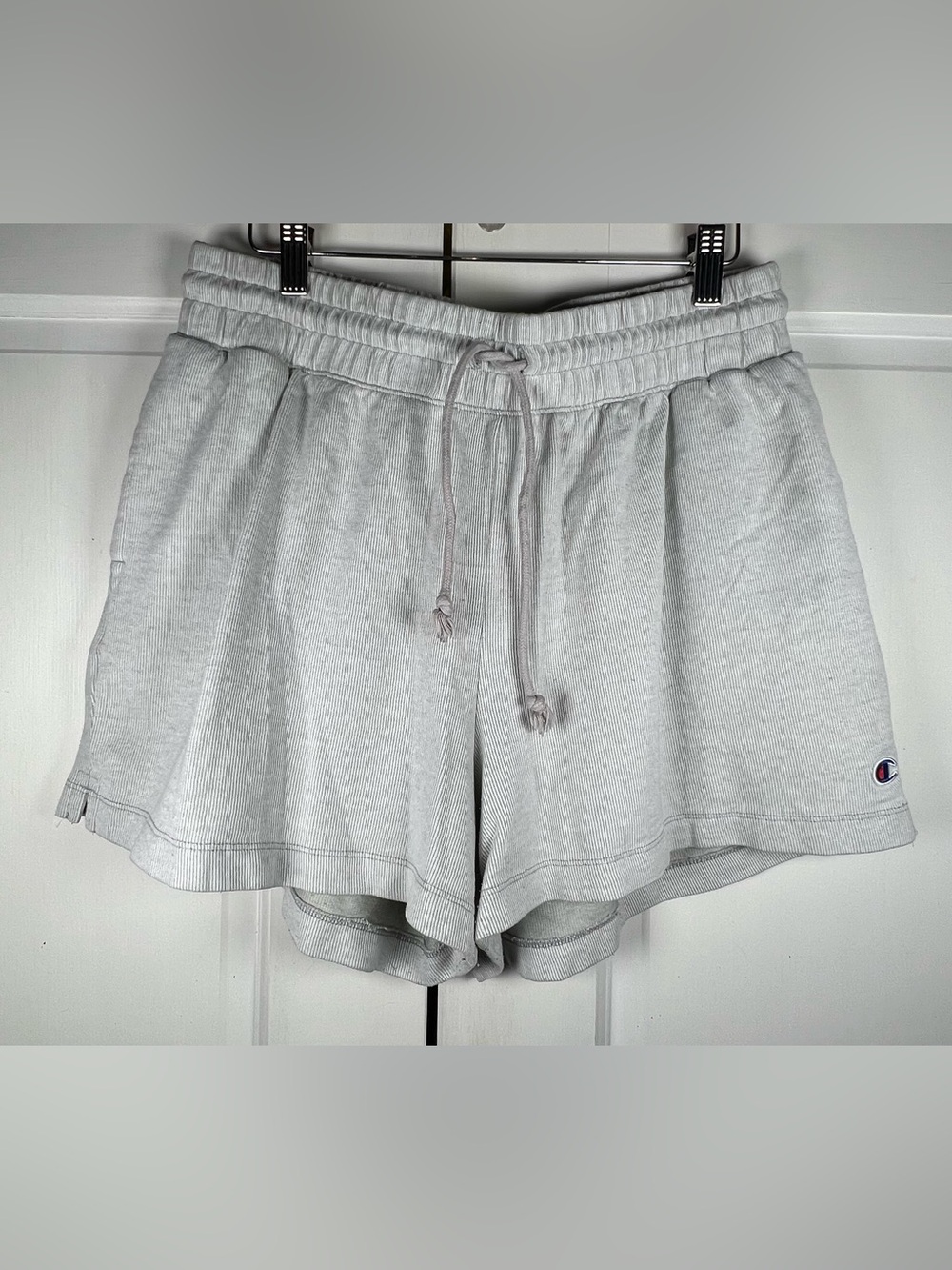 Champion Women’s Ribbed Light Gray Flowy Shorts Drawstring Pockets Sz Large